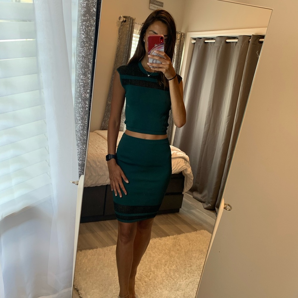 GUESS by guess Forest green two piece skirt set.
